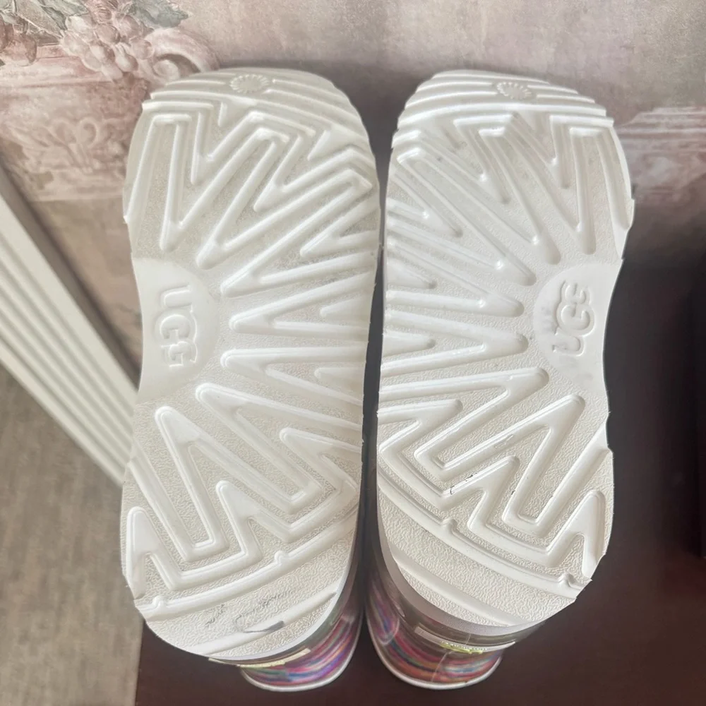 UGG excellent near